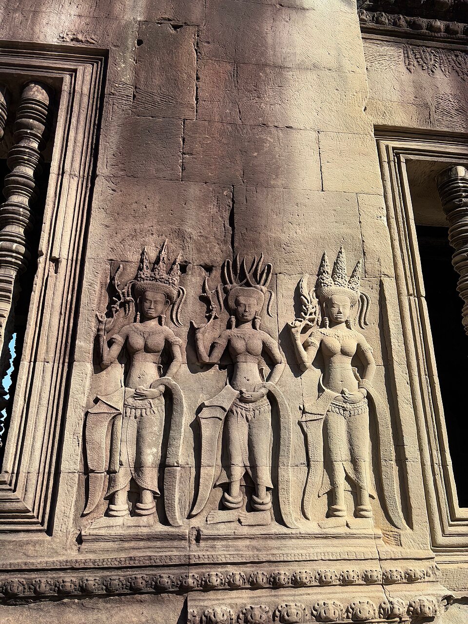 Apsara stone carving at Angkor Wat