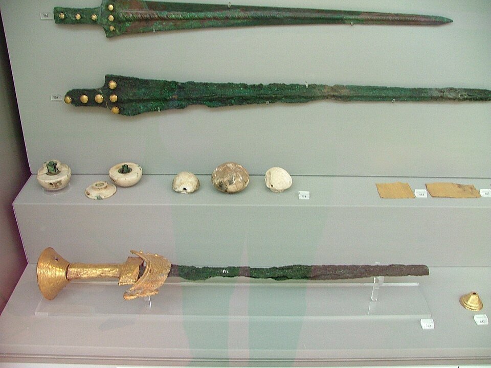 Bronze Age Weaponry: How Chariots and Swords Changed Warfare